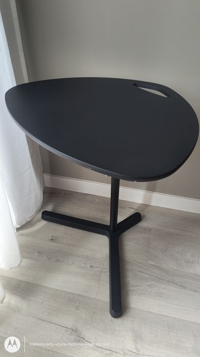 Ikea Svartasen stolik pod laptopa
