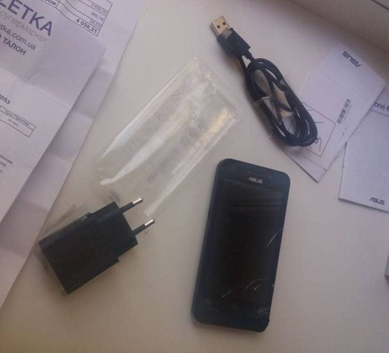 Asus Zenfone 4 (A400CGX) Black.