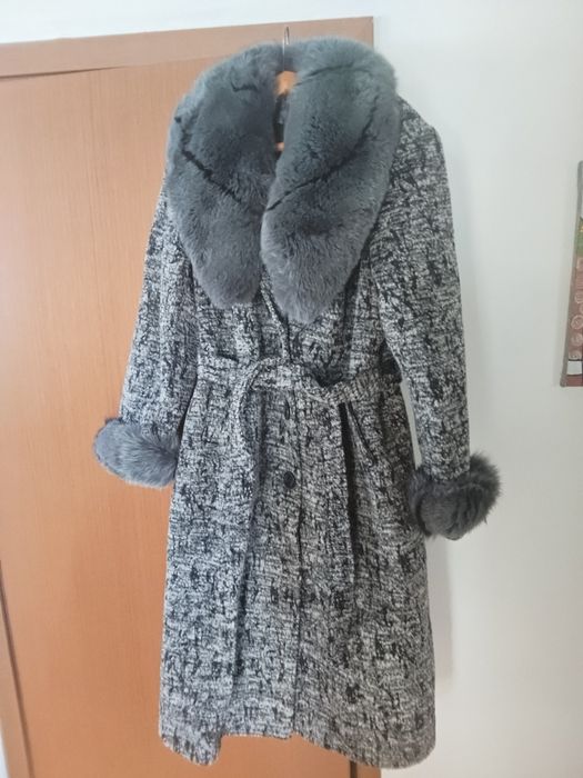 Пальто жіноче на зиму.  Верх - Лама, Ворот та рукава - Песець.