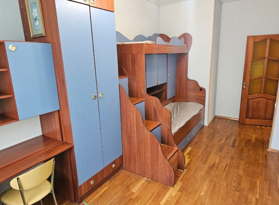 здам 3 кімнатну квартиру центр.