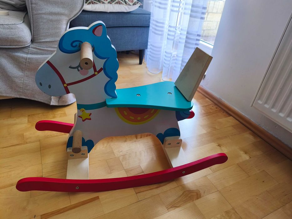 Konik na biegunach drewniany