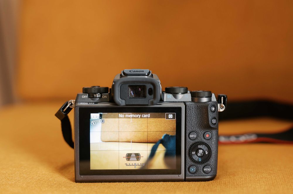 Canon EOS M5 + 15-45mm