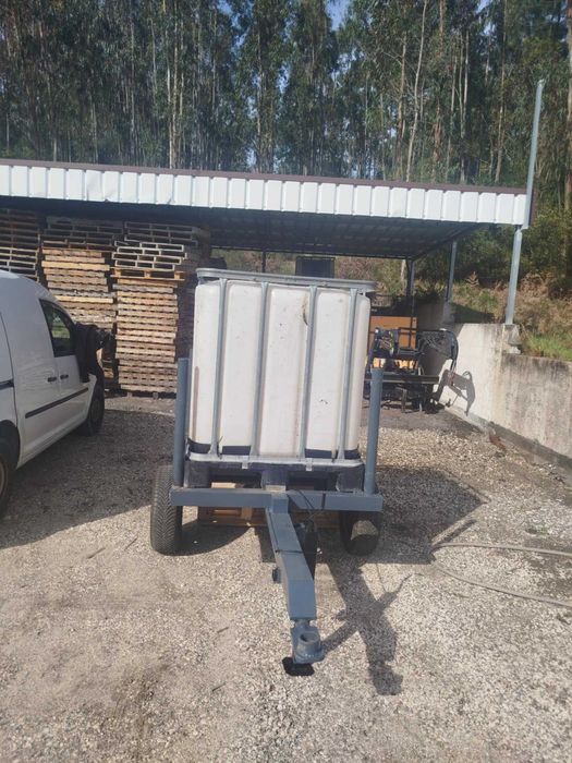 Depósito 1000 litros com bomba