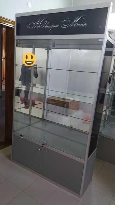 Меблі в магазин/ вітрини/прилавки/стелажі, скляна вітрина