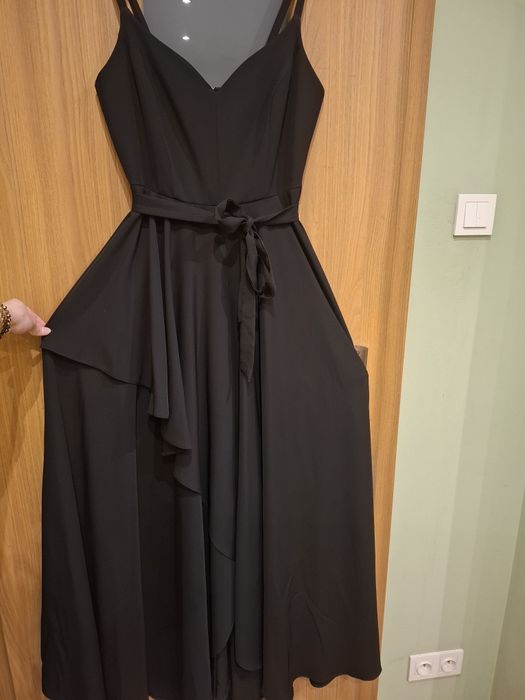 Czarna sukienka wiczorowa z rozcięciem na nogę, Rozmiar M