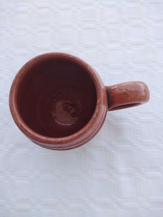 Pequena Caneca de Barro
