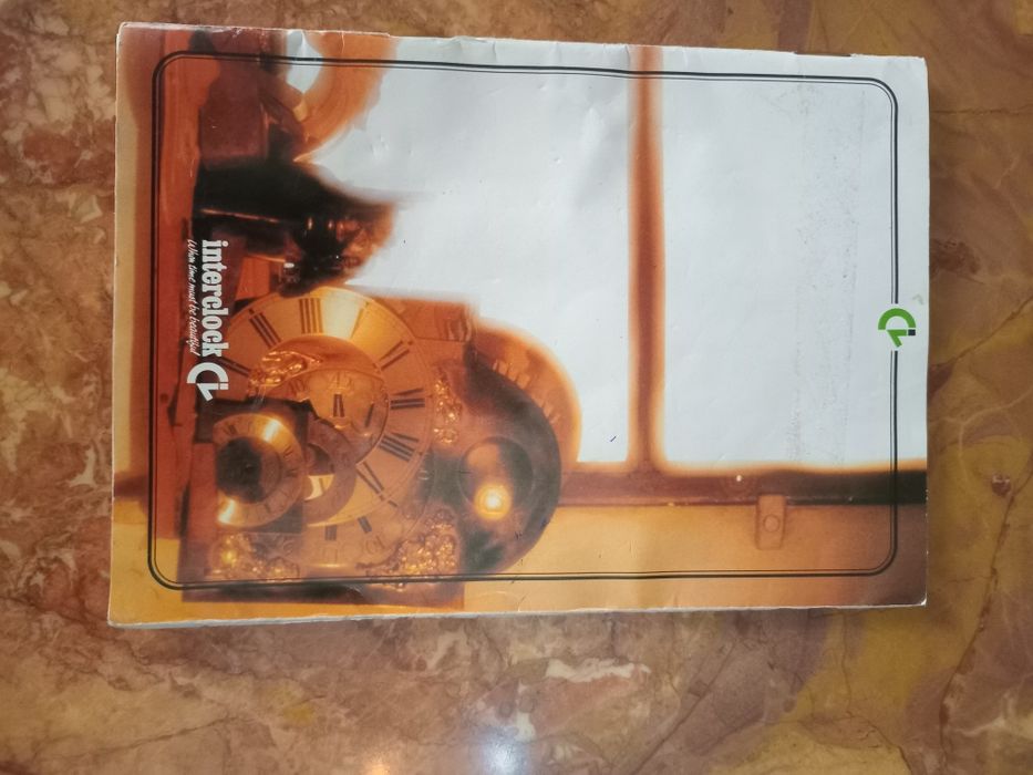 Продам часы настенные четвертные