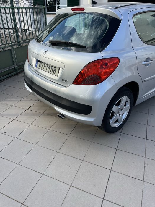 Peugeot 207 1.4 vti 95 cv foto 4