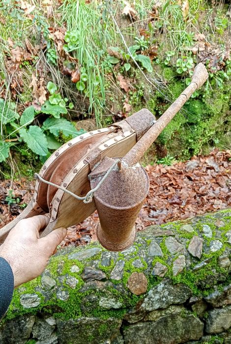 Várias peças antigas de metal - Latoeiro