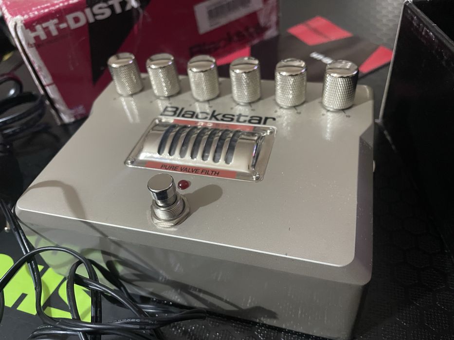 Pedal a válvulas Blackstar HT-DistX