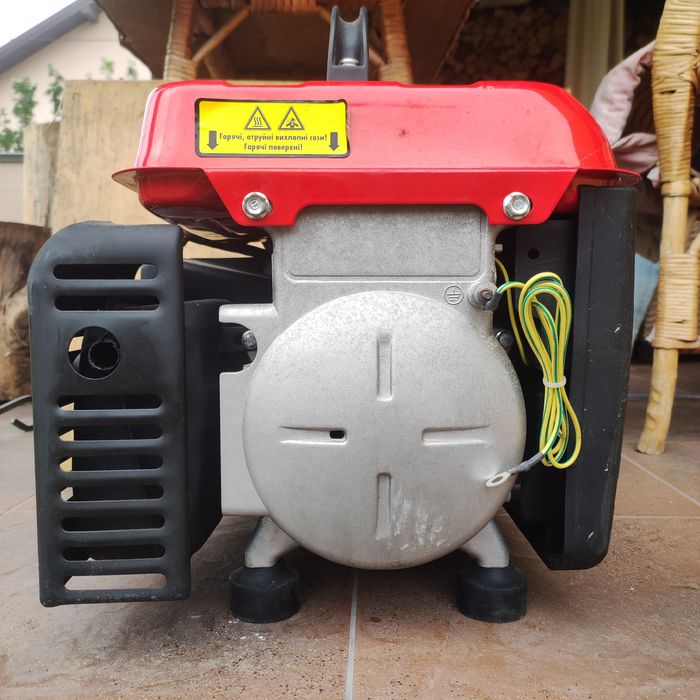 Продам бензогенератор FEG 6502 800вт
