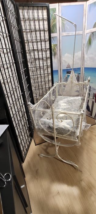 Berço em ferro lacado de branco