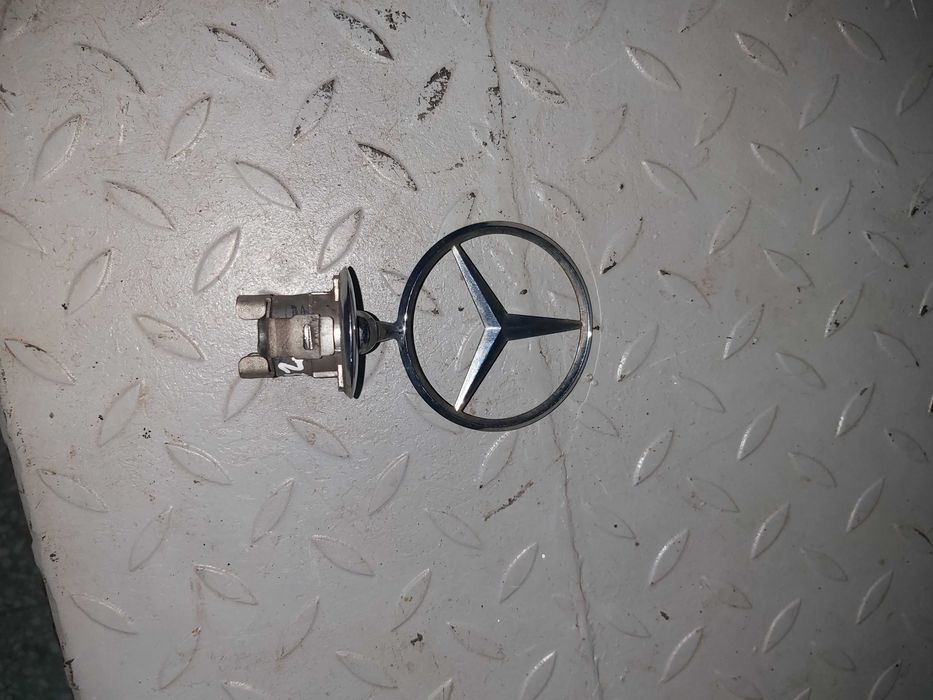Simbolo capot Mercedes