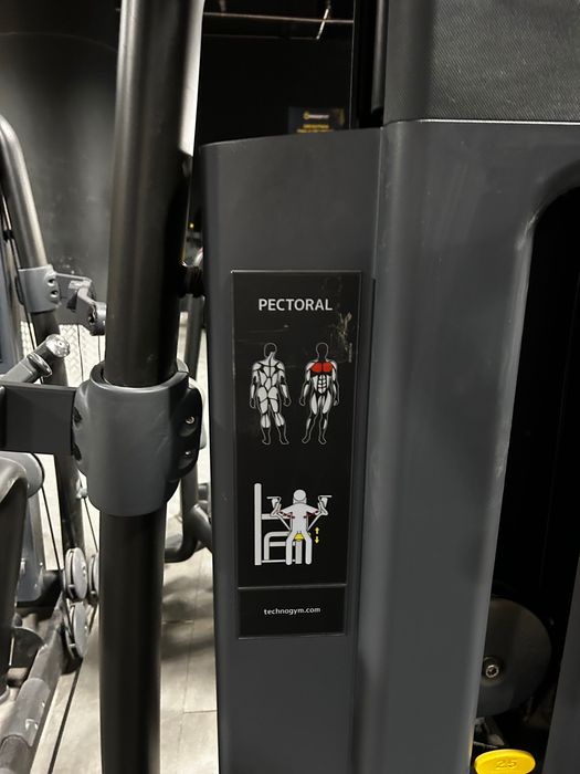 Máquina Pectoral / Peito Technogym Selection 900