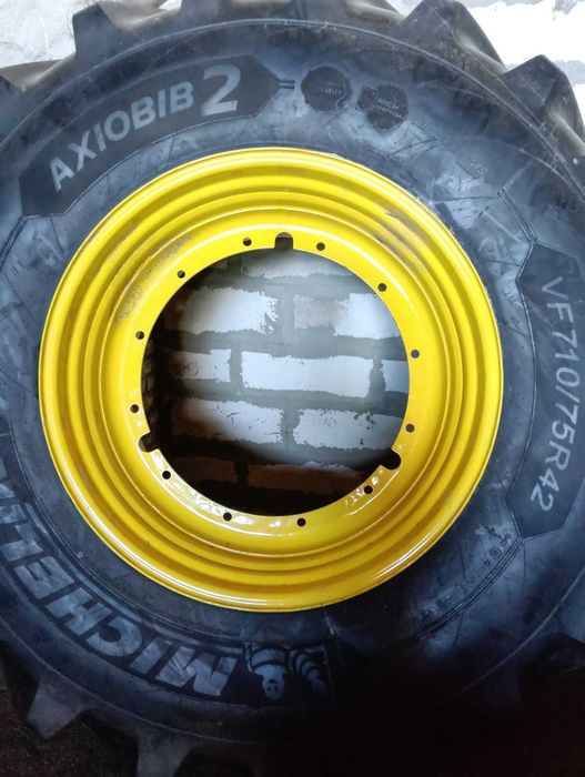 Opony 710/75/42 i 650/60/34 michelin
