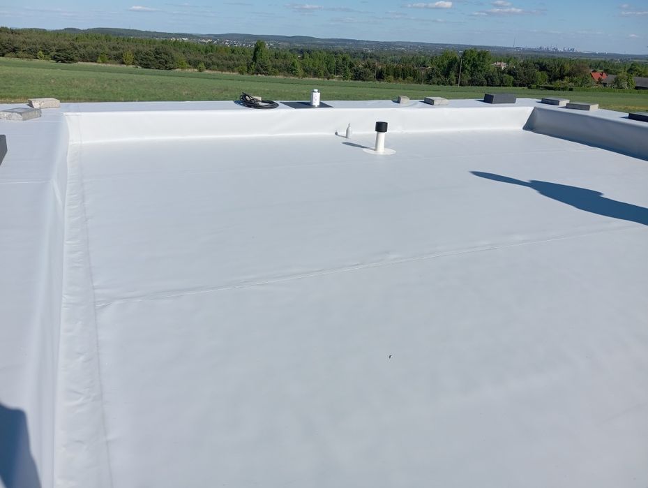 Dachy płaskie, izolacja, folia PVC zgrzewanie membrana dachowa niepapa