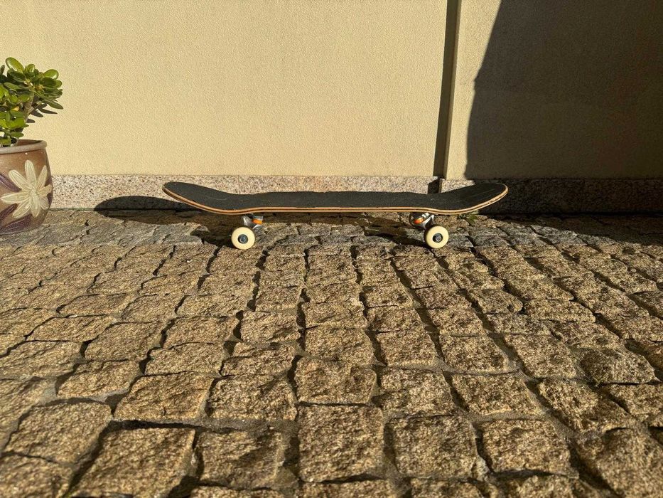 Skate completo Screw | Trucks em bom estado