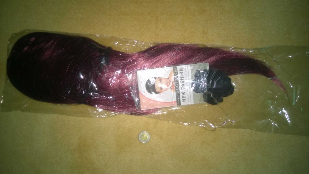Sprzedam perukę rudą długości 55 cm włosy sztuczne i proste.
