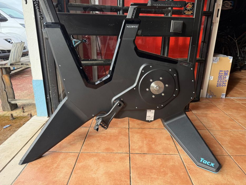 Bicicleta Indoor Tacx Neo Bike Plus – Topo de Gama