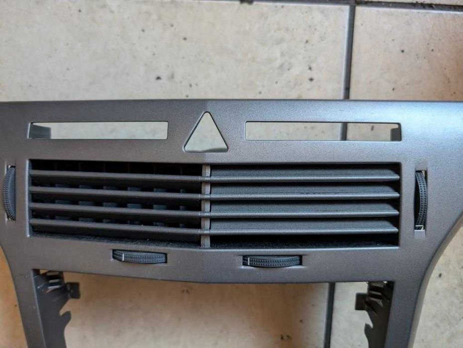 Kratka nawiewu Opel Astra III H