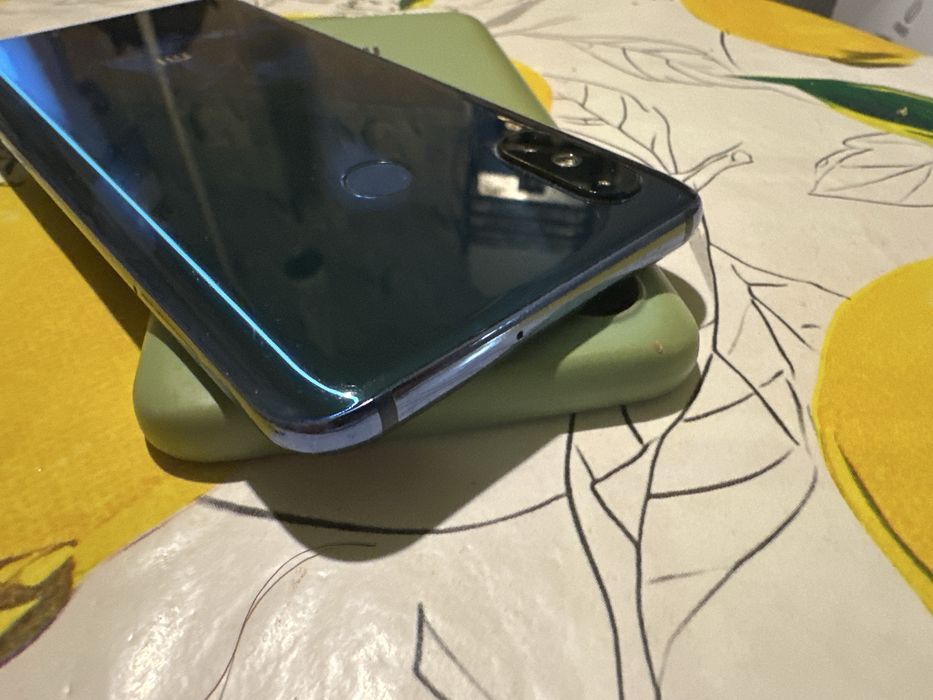 Продам сяоми  8/128 в отличном состоянии синий комлект полный