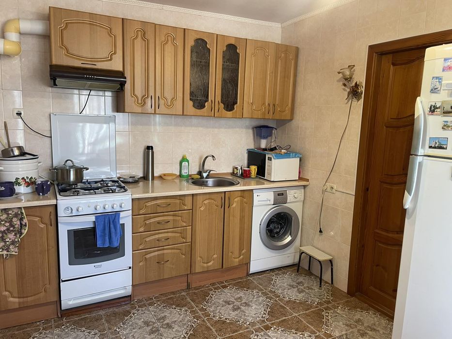 Предлагается дом в городе.