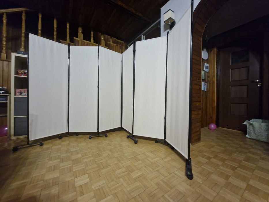 Parawan skladany na kółkach