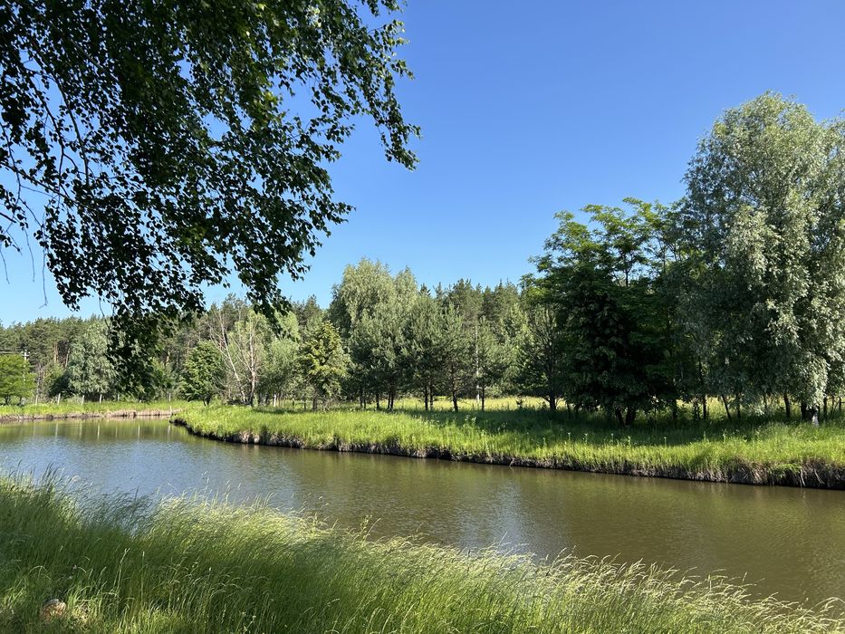 Будинок з озером