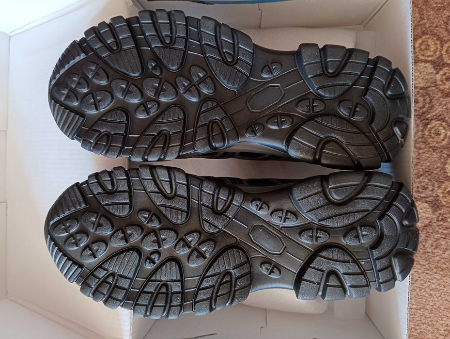 Кросівки чоловічі