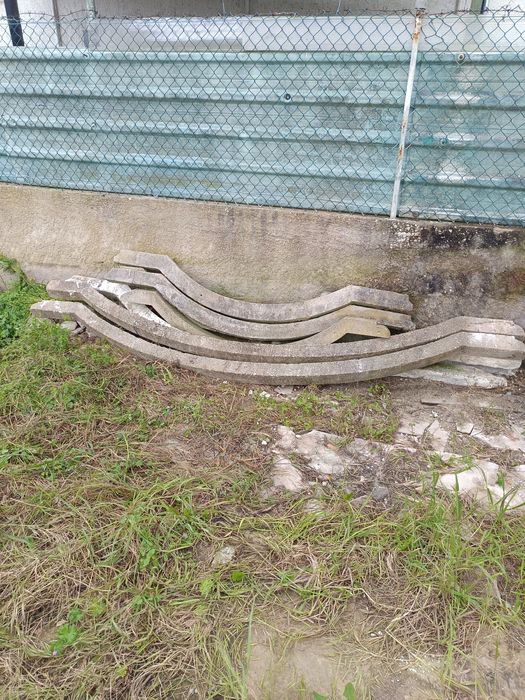 Vigas em cimento redondas para pendurar.