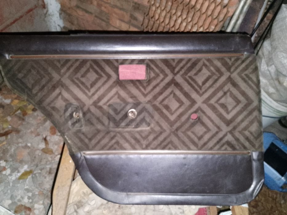 Продам дверные карты диван в хорошем состоянии Опель Рекорд