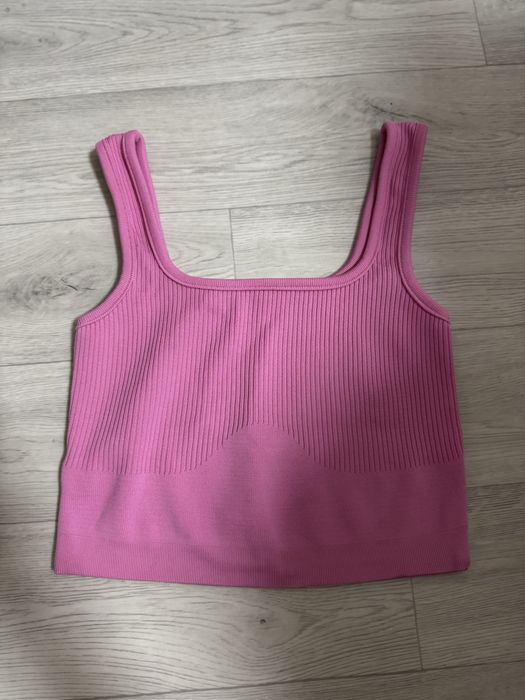 майка рожевого кольору