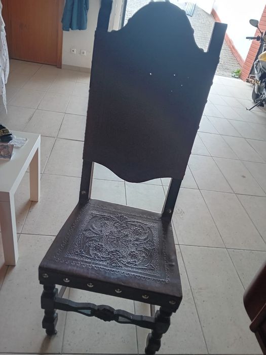 Cadeiras castanhas em madeira e pele. - Vender Rápido