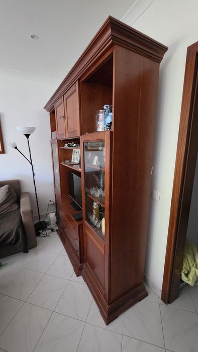 Móvel de Sala em Madeira Maciça com Cristaleiras / Espaço TV