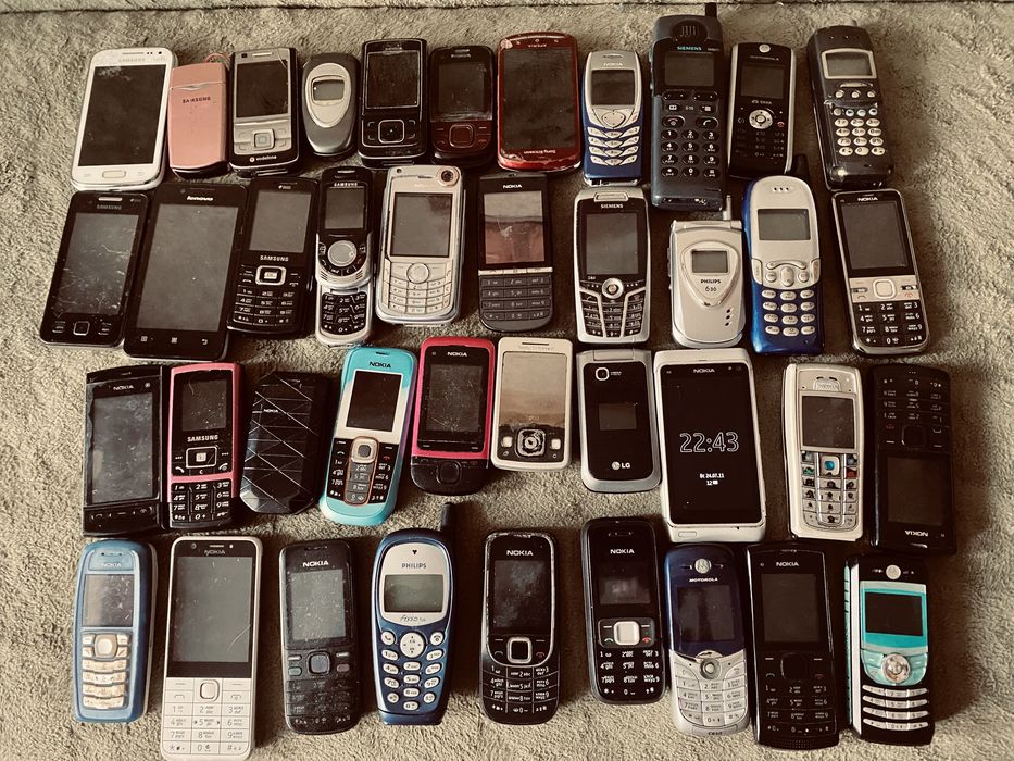 Лот телефонів на запчастини