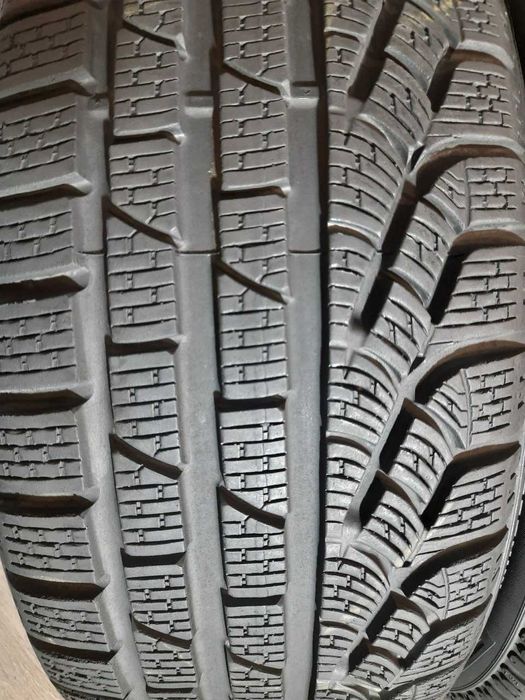 Шини 8мм 225/40 R18 PIRELLI SottoZero 2 Winter 240 б/у зима склад