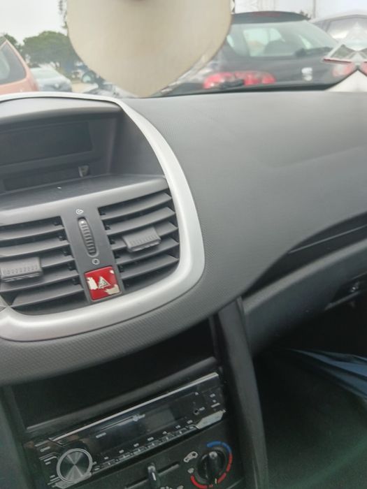 Peugeot 207 1.4i 16v poucos km