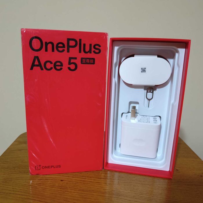 OnePlus Ace 5 Ultra 5 12/256GB  чорний розблокований Dimensity9400+