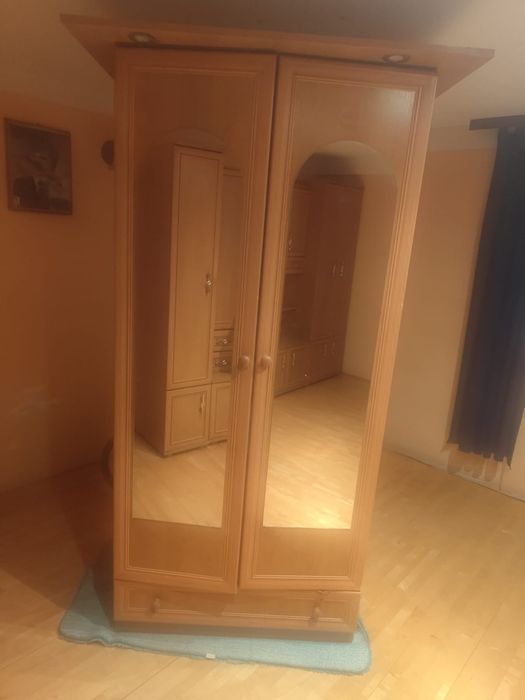 Szafa podświetlanaz lustrem