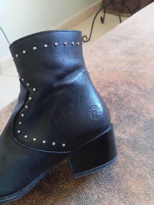 Botas com tachas Tapadas como novas