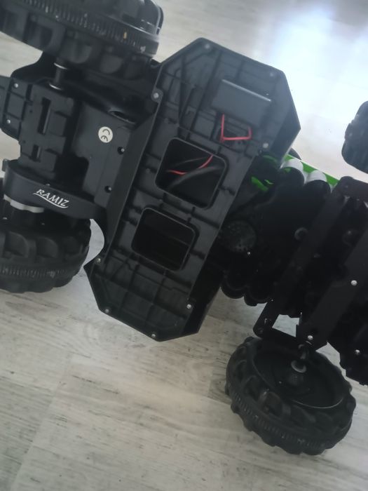 Traktor na baterie, akumulator, sam jeździ
