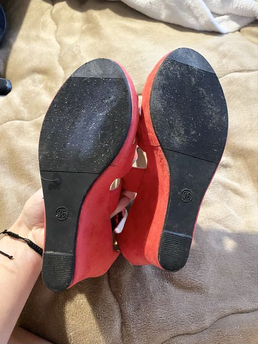 Buty na koturnie damskie