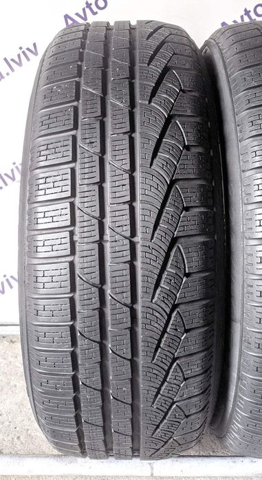Шини зимові R18 225/50 Pirelli Sottozero Winter 210