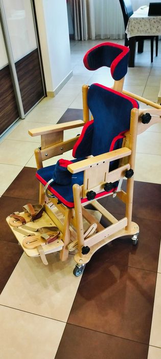 Fotelik rehabilitacyjny z blatem