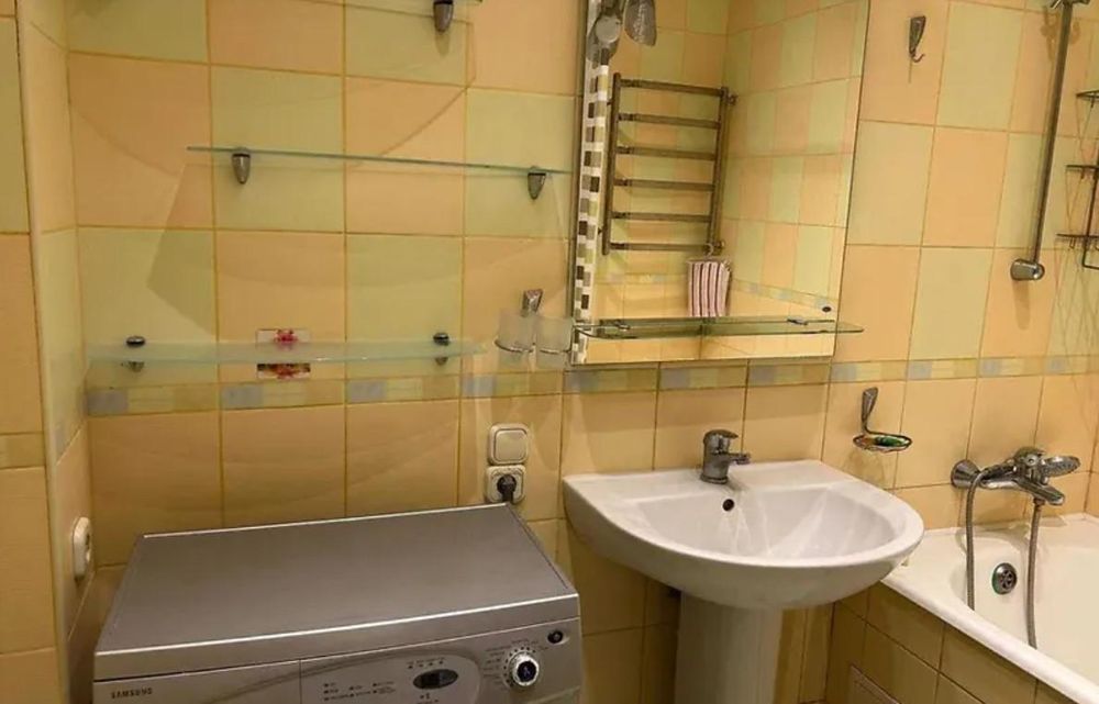 Продам 2-кімн. квартиру, вул. Драгоманова, Дарницький р-н DT