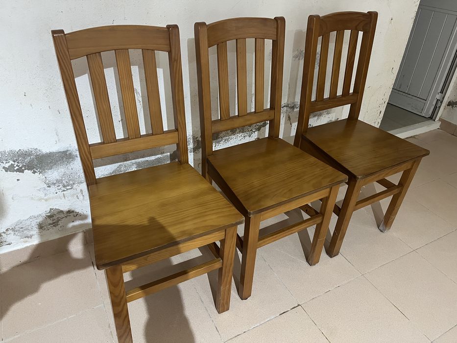 3 conjuntos diferentes de cadeiras (10 no total)