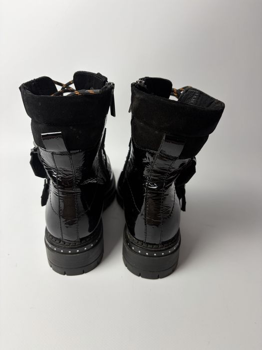 Czarne lakierowane botki biker/worker 38 klamry gruba podeszwa