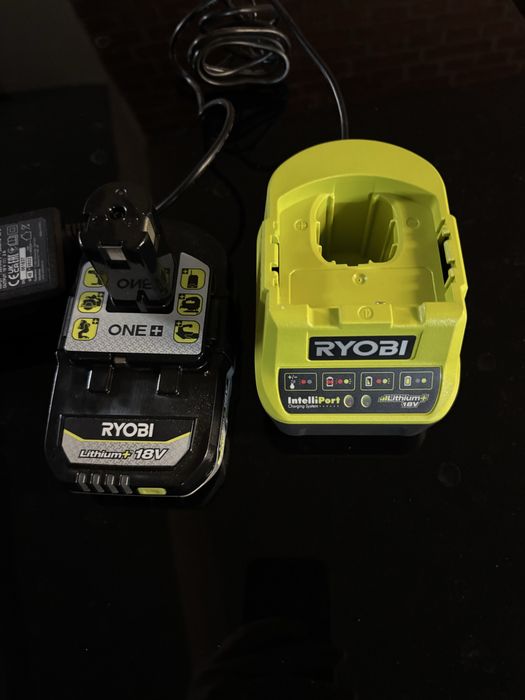 Sprzedam akumulator Ryobi z ładowarka