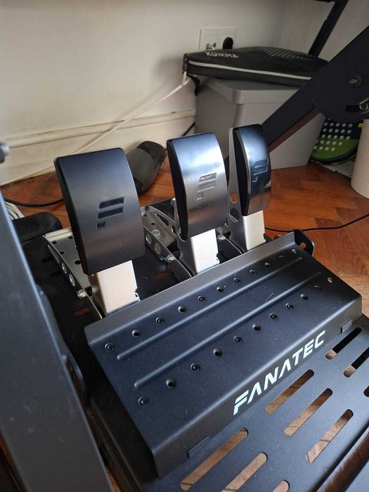 Simulador de automóveis (Fanatec, Next Level Racing e SHH Simulation)