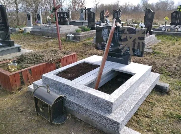 Пам'ятники від виробника LMR